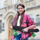Svítící skateboard černý LED RGB KOLEČKA 
