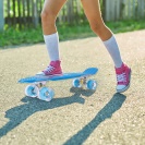 Svítící skateboard modrý LED RGB KOLEČKA 