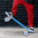 Svítící skateboard modrý LED RGB KOLEČKA 