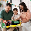 TRAKTOR FARMÁŘSKÝ 47cm S ODNÍMATELNÝM PŘÍVĚSEM + FIGURKA FARMÁŘE